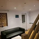 4Br-2Ensuite-10Mincentrallondon-Sleeps11-Parking