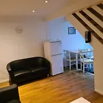 4Br-2Ensuite-10Mincentrallondon-Sleeps11-Parking