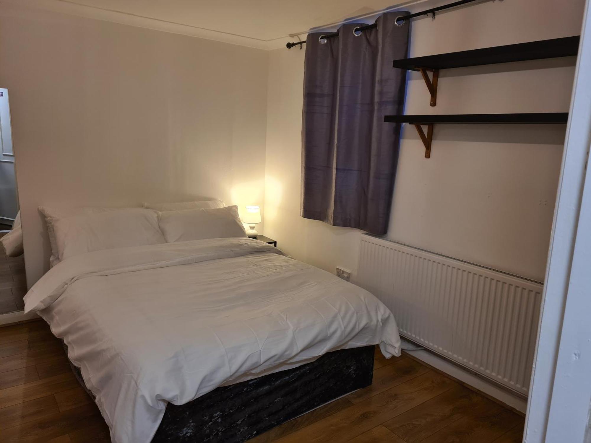 4br-2ensuite-10mincentrallondon-sleeps11-parking Casa vacanze *