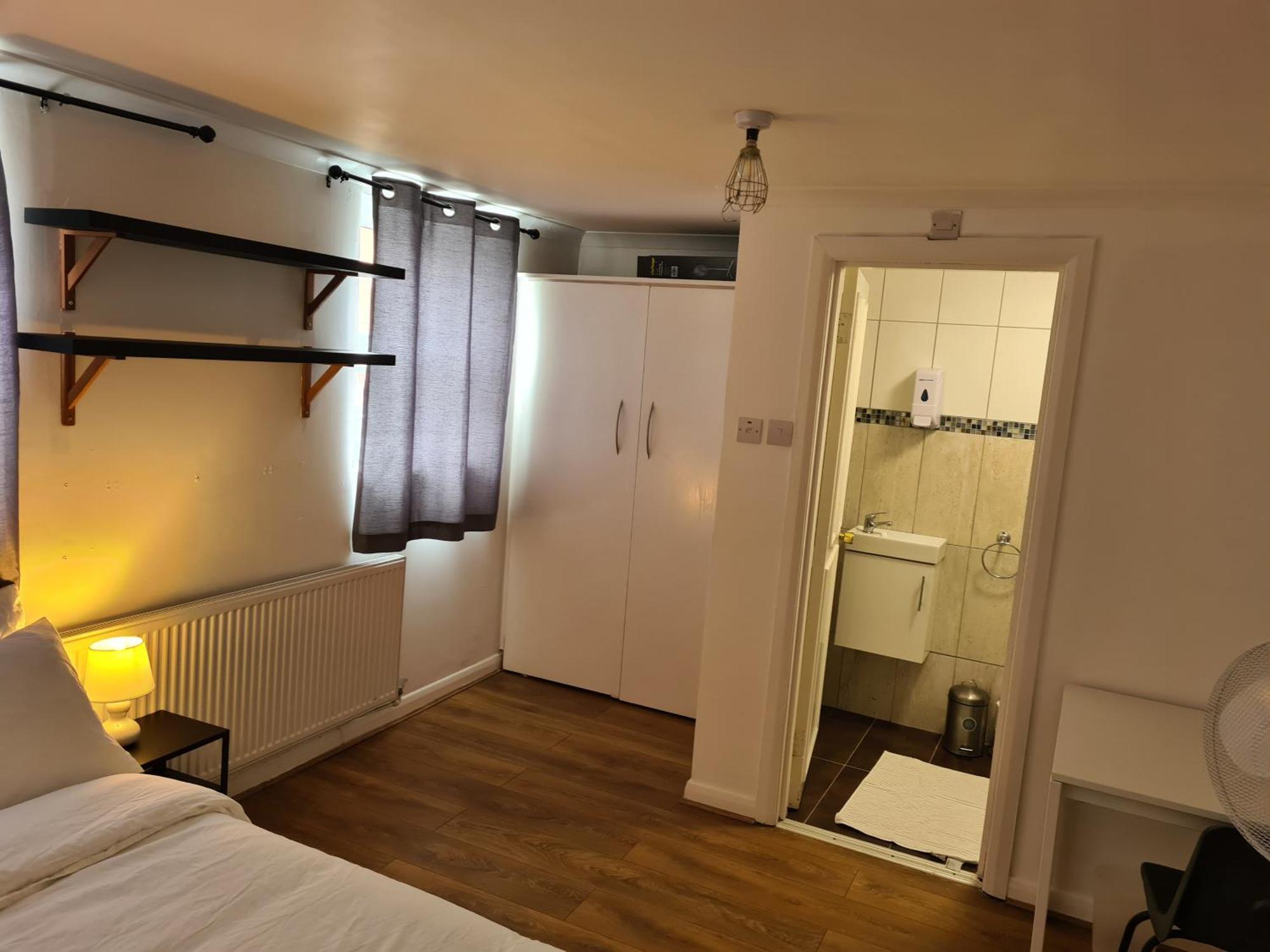 4br-2ensuite-10mincentrallondon-sleeps11-parking Casa vacanze Londra
