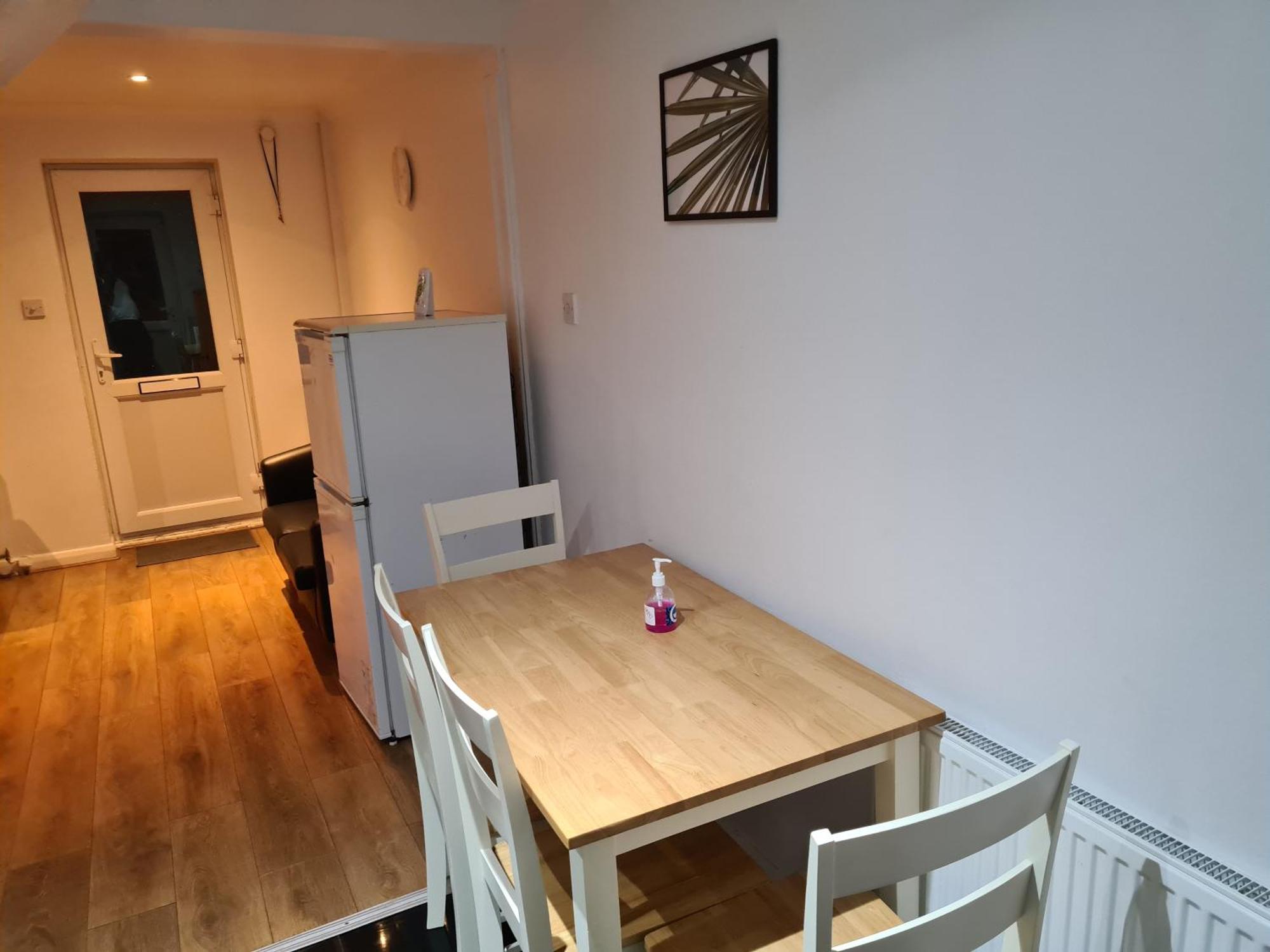 4br-2ensuite-10mincentrallondon-sleeps11-parking Londra