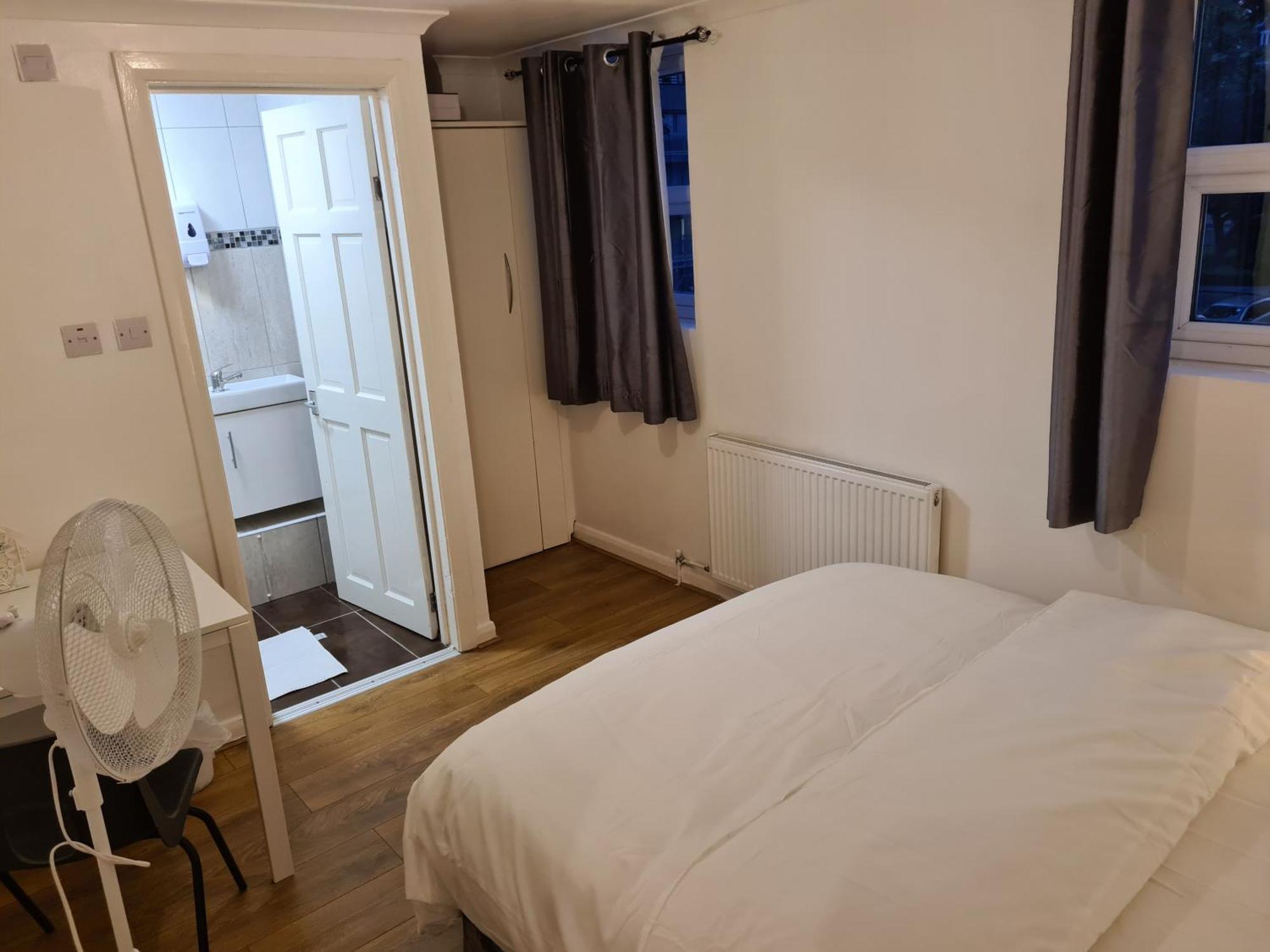 4br-2ensuite-10mincentrallondon-sleeps11-parking Casa vacanze *