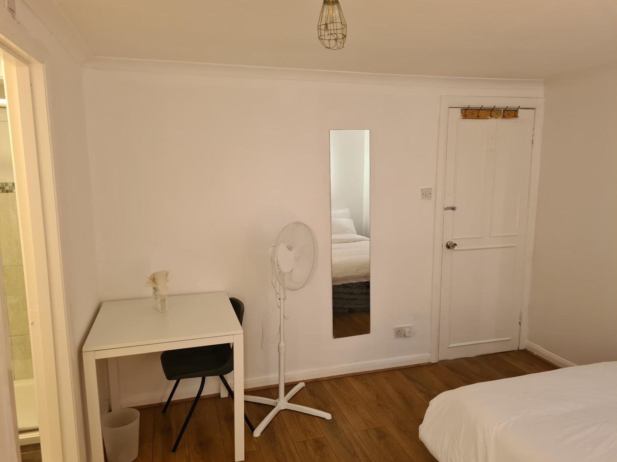 4br-2ensuite-10mincentrallondon-sleeps11-parking *