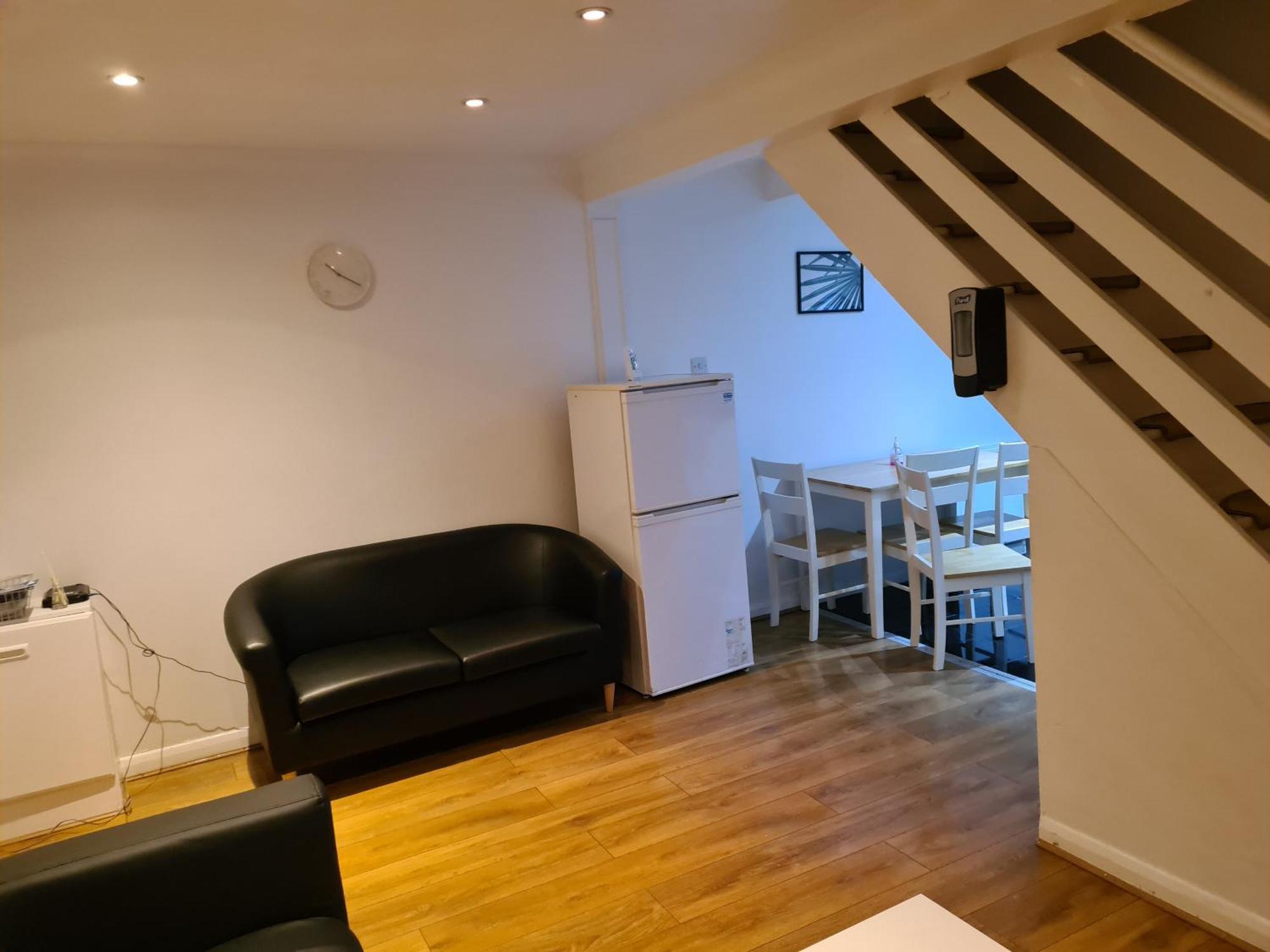 Casa vacanze 4br-2ensuite-10mincentrallondon-sleeps11-parking *