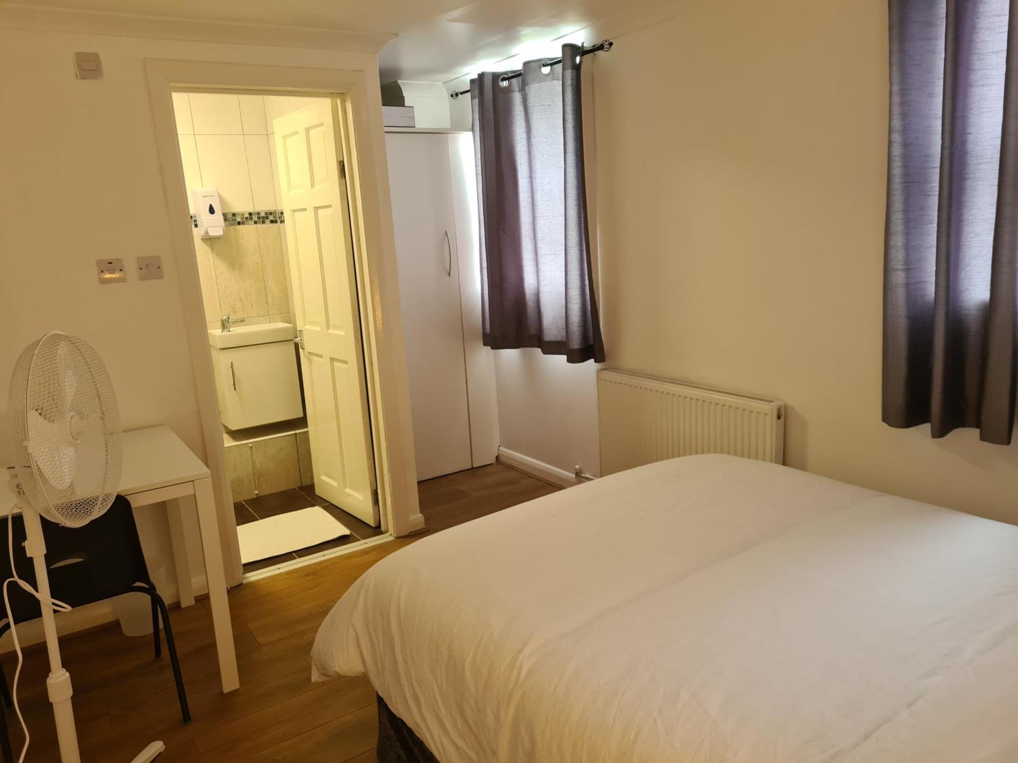 4br-2ensuite-10mincentrallondon-sleeps11-parking Casa vacanze *