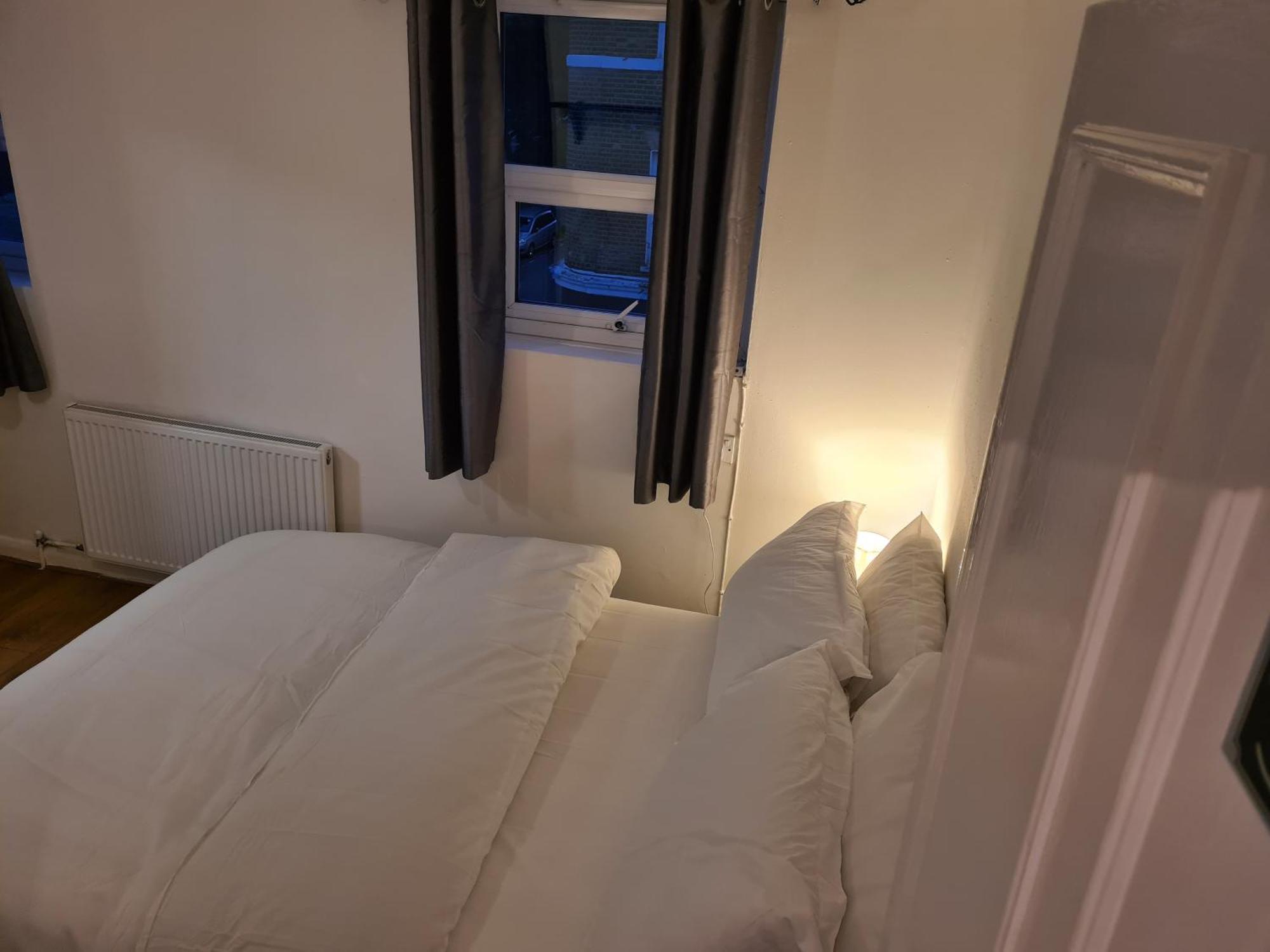 4br-2ensuite-10mincentrallondon-sleeps11-parking *